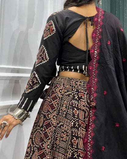 ISHAANCHI Kutchhi Leriya Chaniya Choli Set – Heavy Gotta Border Skirt | Kutchhi Print Blouse with Back Hook | Mal Cotton Embroidered Dupatta | 9–10M Flair | Ready to Wear